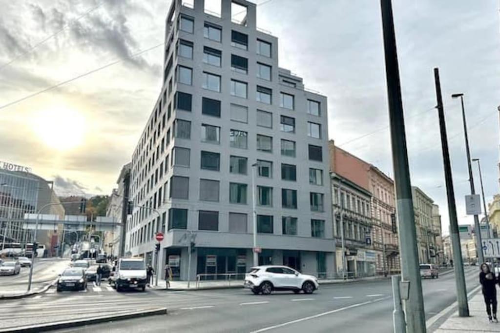 Byt V Meste Smichov S Netflix Apartment *